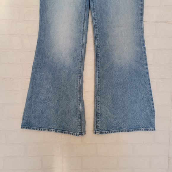 Express 70s Flare Mid Rise Stretch Light Wash Jeans - Picture 3 of 10